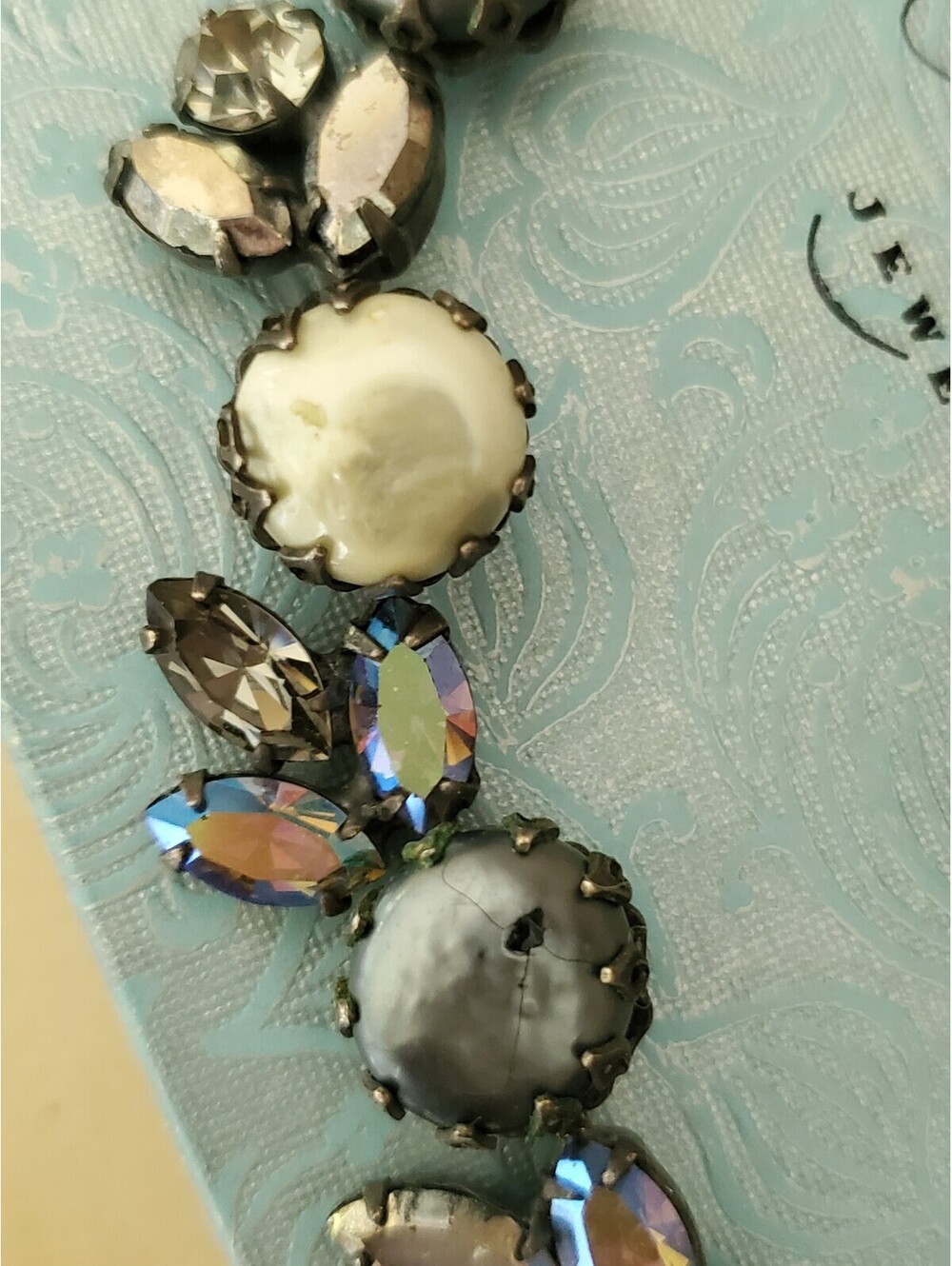 Vintage Regency Designer White & Gray Faux Pearl AB Rhinestone Choker Necklace - Picture 3 of 7